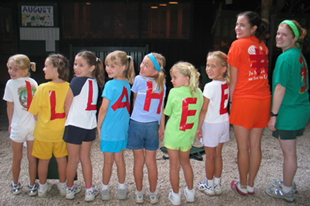 campers spelling out Camp Illahee